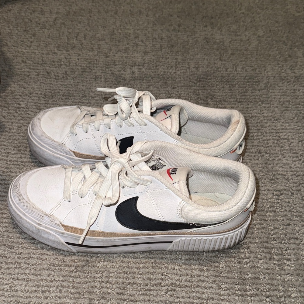 Nike White and Tan Sneakers with Black Accents